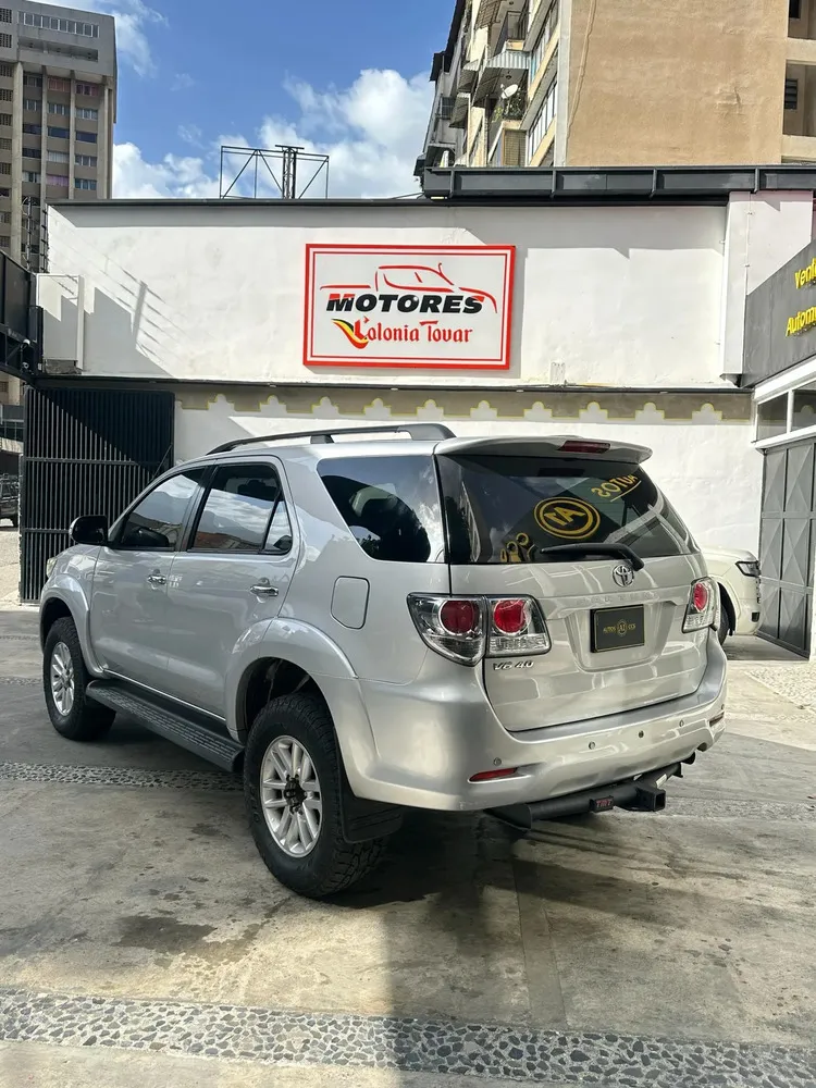 Vista 7 del vehículo: Toyota Fortuner