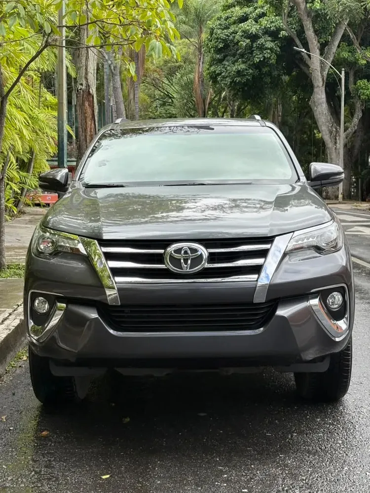 Vista 4 del vehículo: Fortuner Dubai