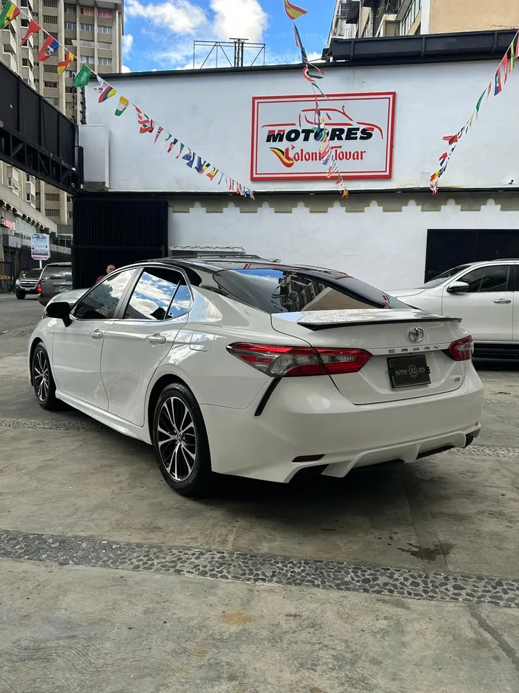 Vista 14 del vehículo: Toyota Camry