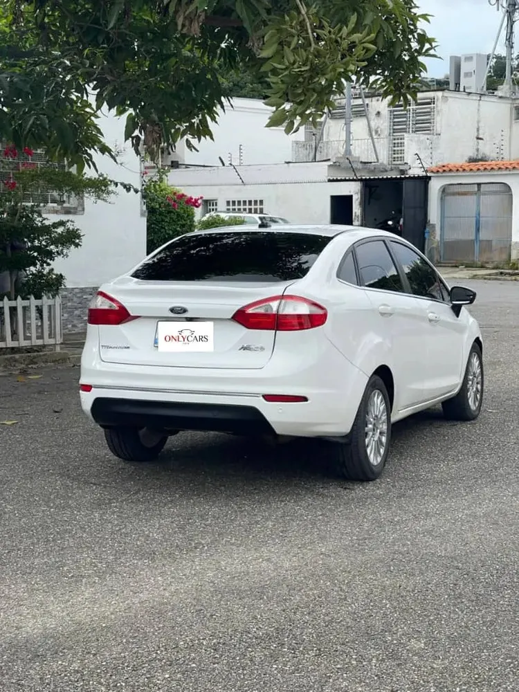 Vista 4 del vehículo: Ford Fiesta Titanium