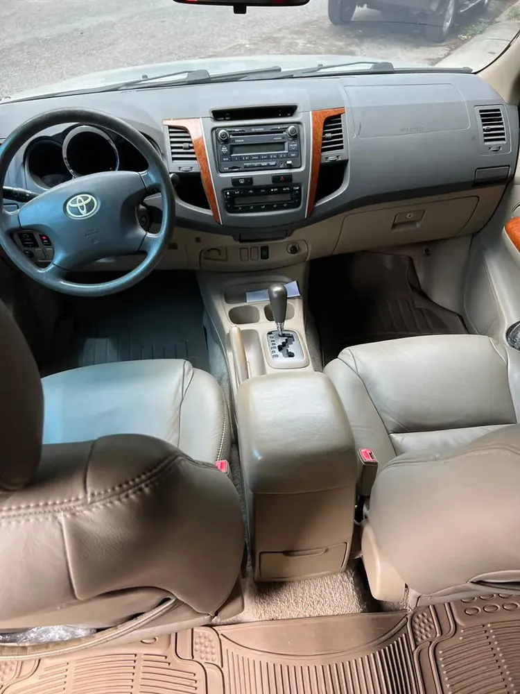 Vista 8 del vehículo: Toyota Fortuner