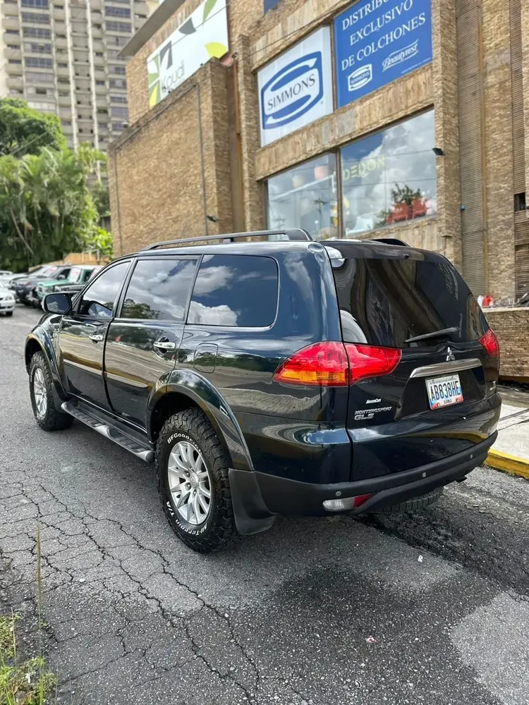 Vista 5 del vehículo: Mitsubishi Montero Sport