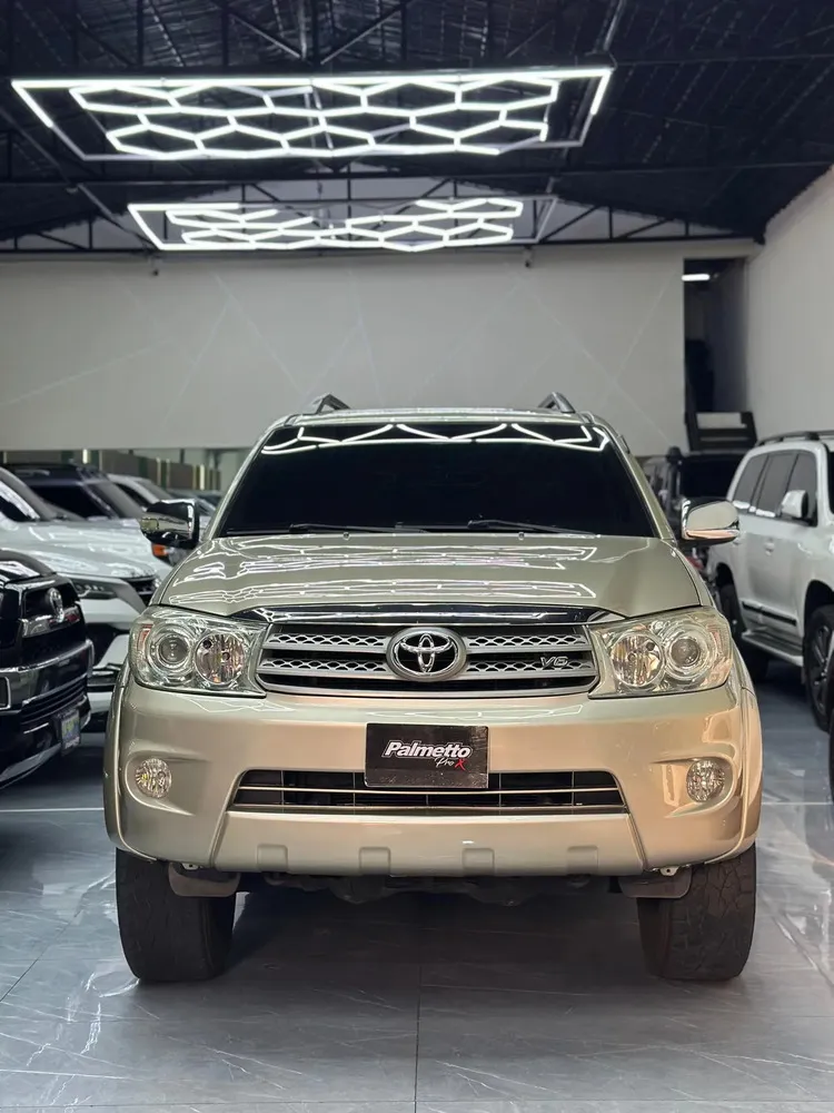 Vista 3 del vehículo: Toyota Fortuner
