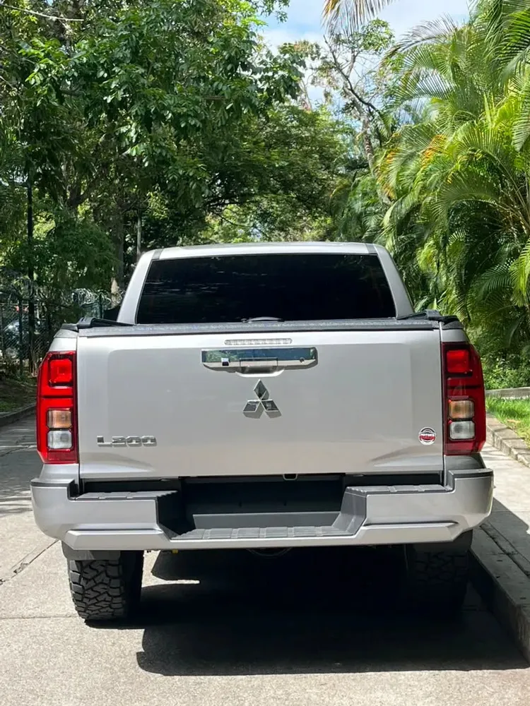 Vista 3 del vehículo: Mitsubishi L200
