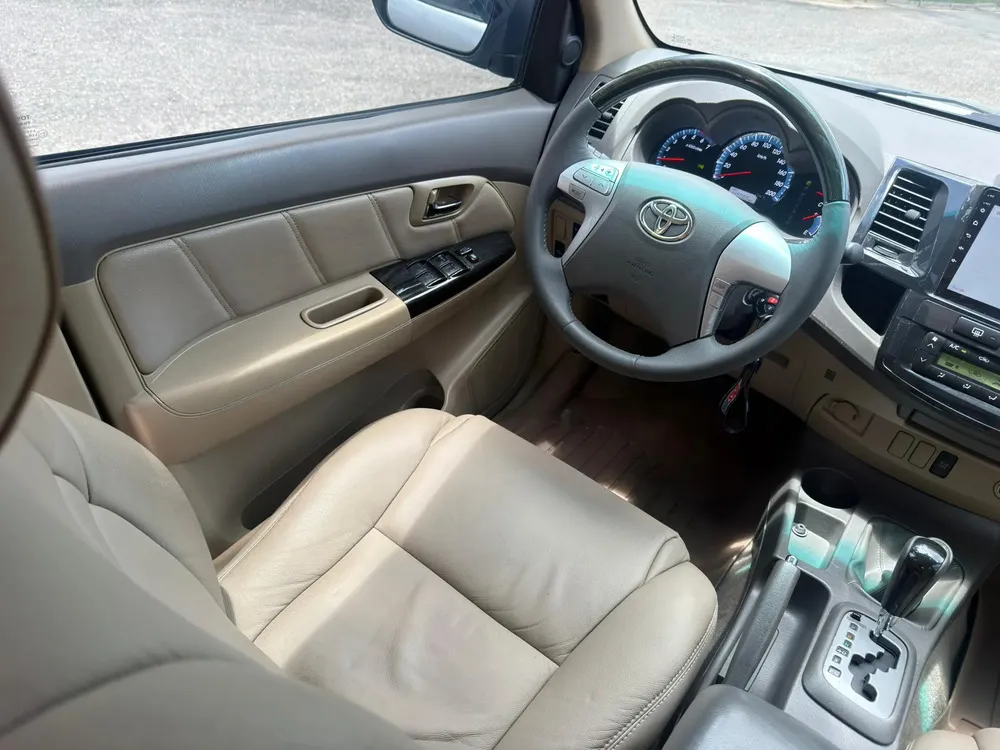 Vista 11 del vehículo: Toyota Fortuner