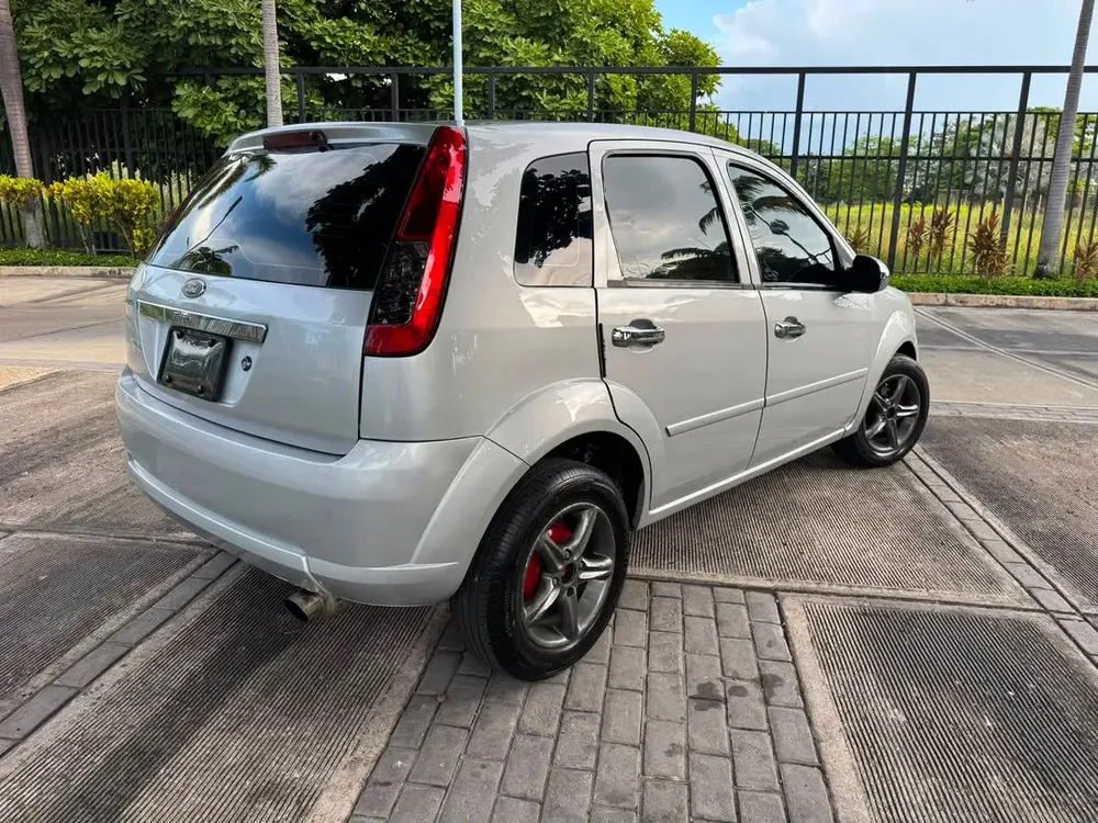 Vista 3 del vehículo: Ford Fiesta
