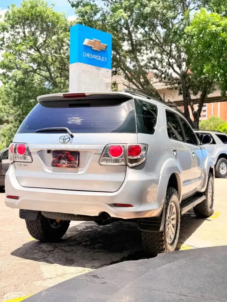 Vista 13 del vehículo: Toyota Fortuner