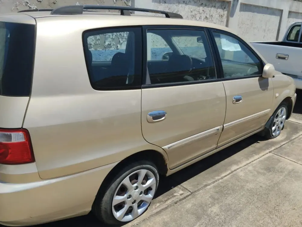Vista 3 del vehículo: Kia Carens