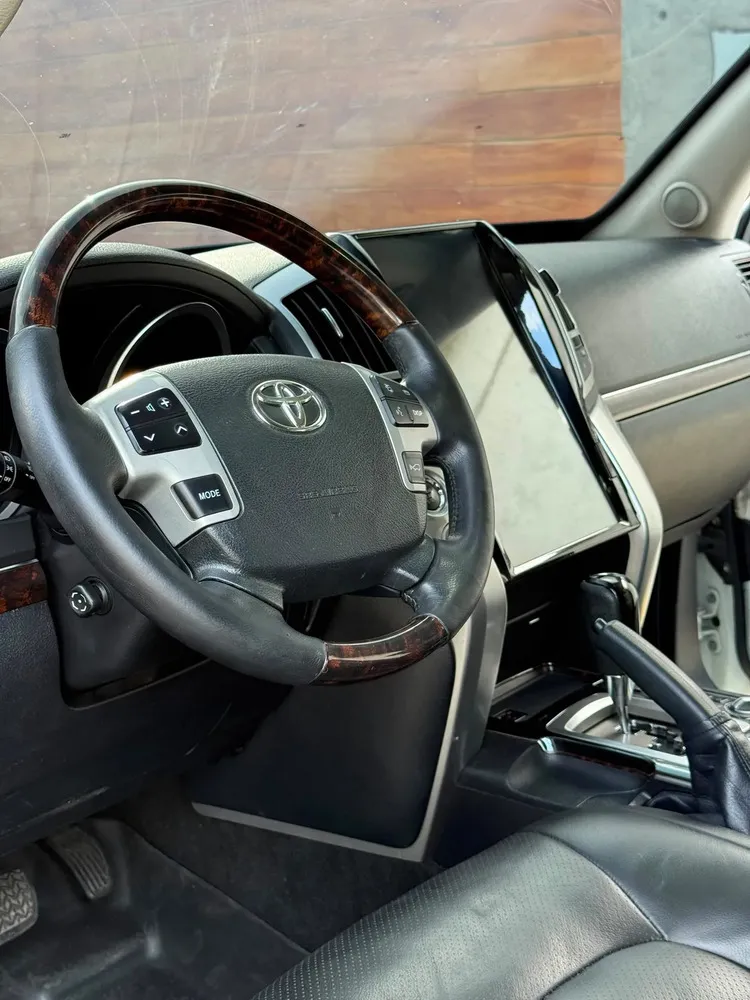 Vista 17 del vehículo: Toyota Lc200
