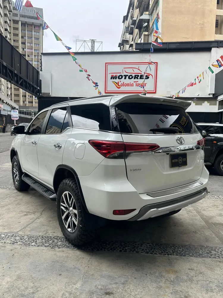 Vista 16 del vehículo: Toyota Fortuner