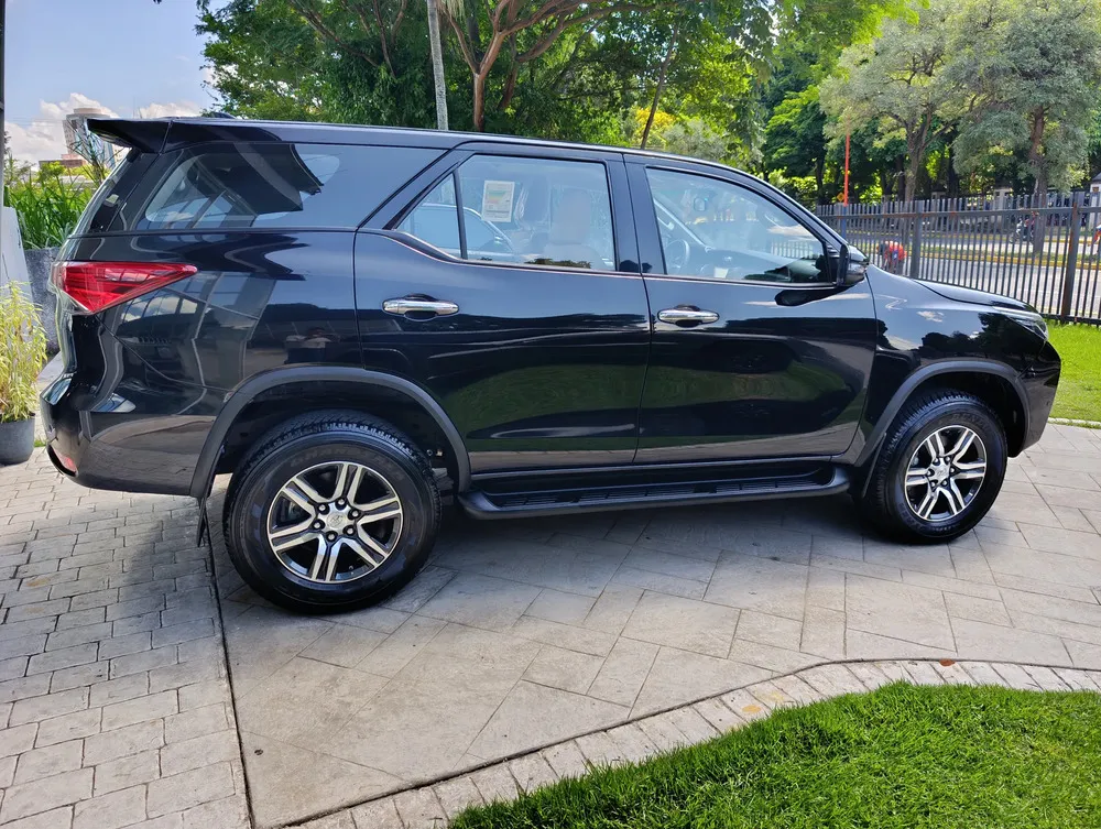 Vista 6 del vehículo: Toyota Fortuner