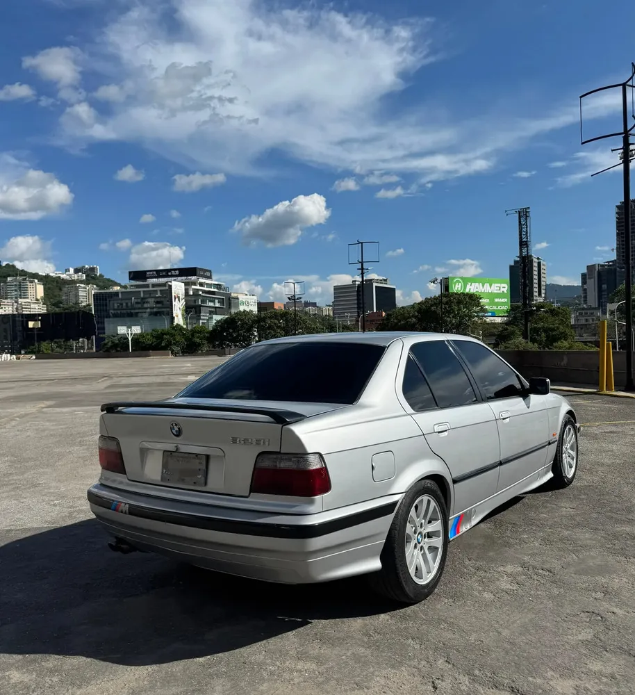 Vista 8 del vehículo: Bmw 328i