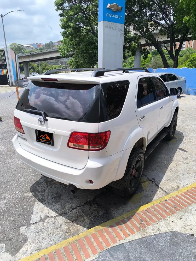 Vista 8 del vehículo: Toyota Fortuner