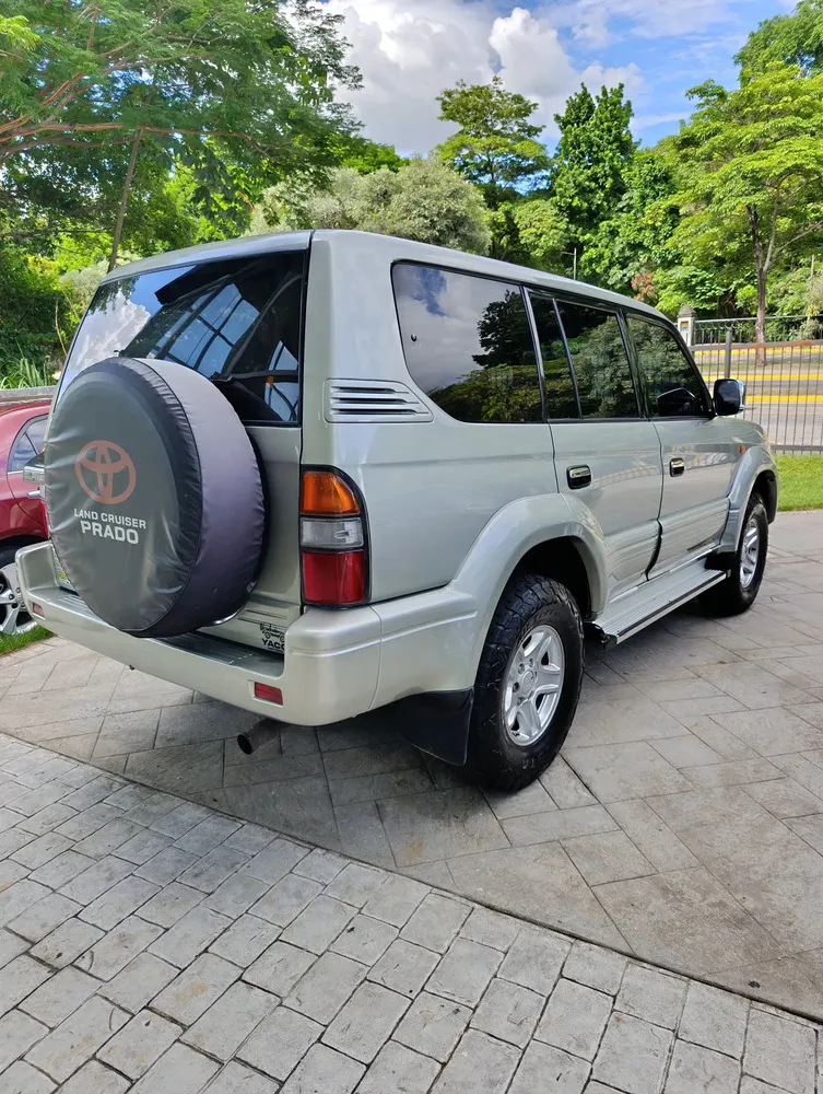 Vista 4 del vehículo: Toyota Prado
