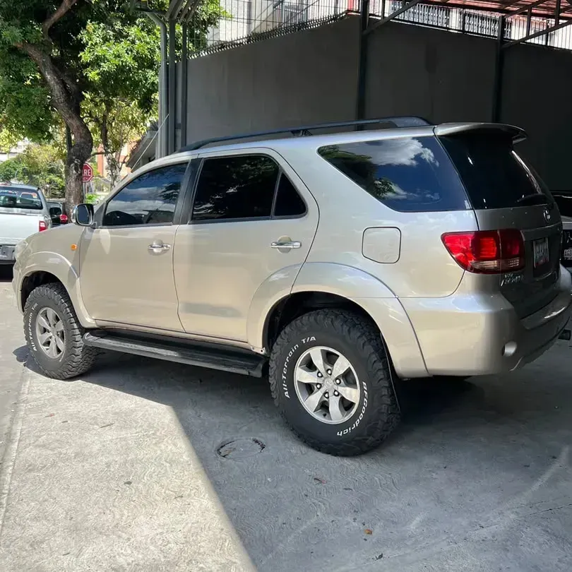 Vista 4 del vehículo: Toyota Fortuner