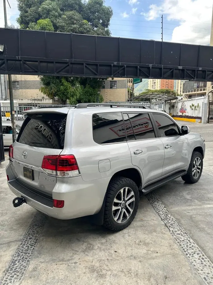 Vista 3 del vehículo: Toyota Land Cruiser
