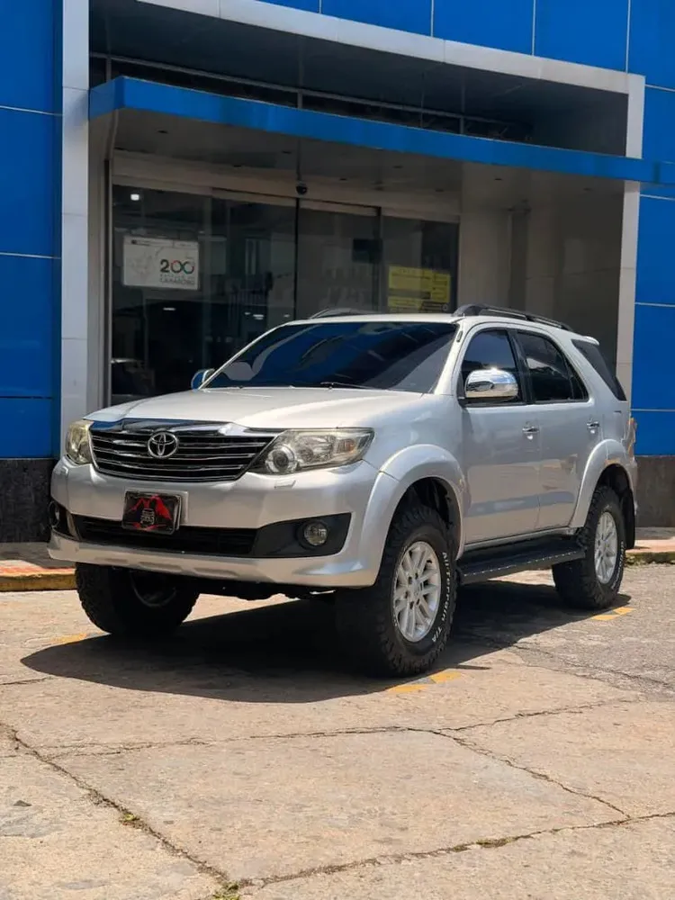 Vista 2 del vehículo: Toyota Fortuner