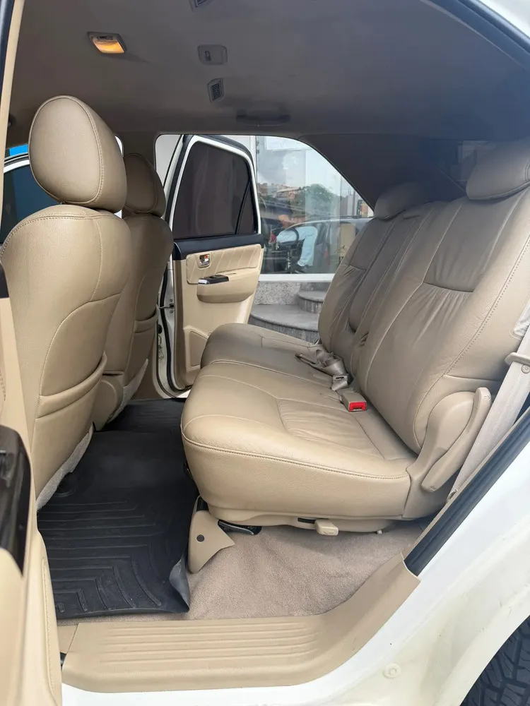 Vista 14 del vehículo: Toyota Fortuner