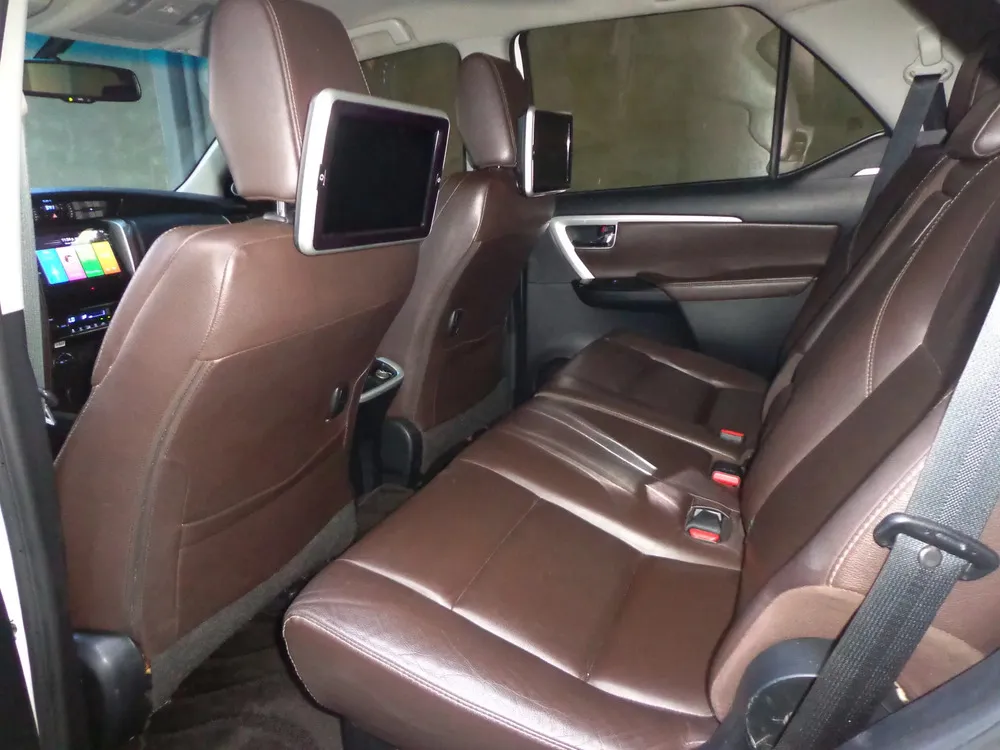 Vista 10 del vehículo: Toyota Fortuner
