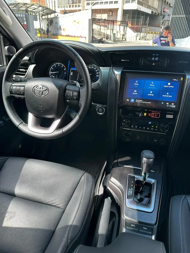 Vista 10 del vehículo: Toyota Fortuner