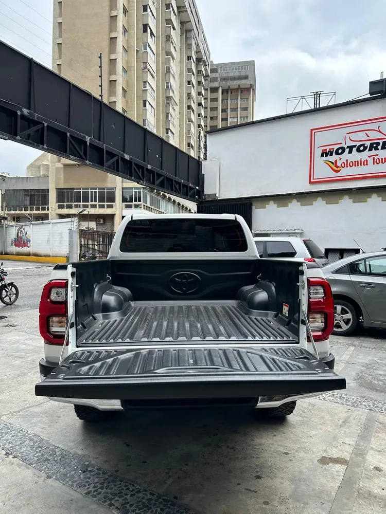 Vista 14 del vehículo: Toyota Hilux