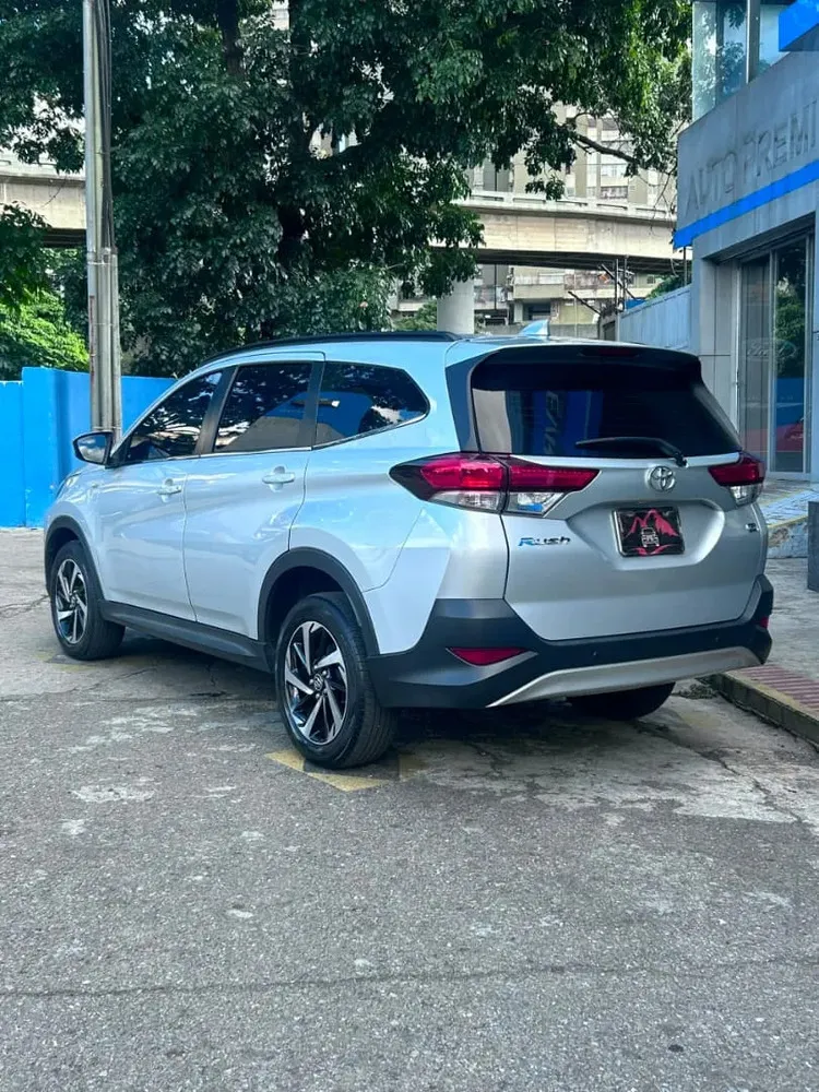 Vista 7 del vehículo: Toyota Rush