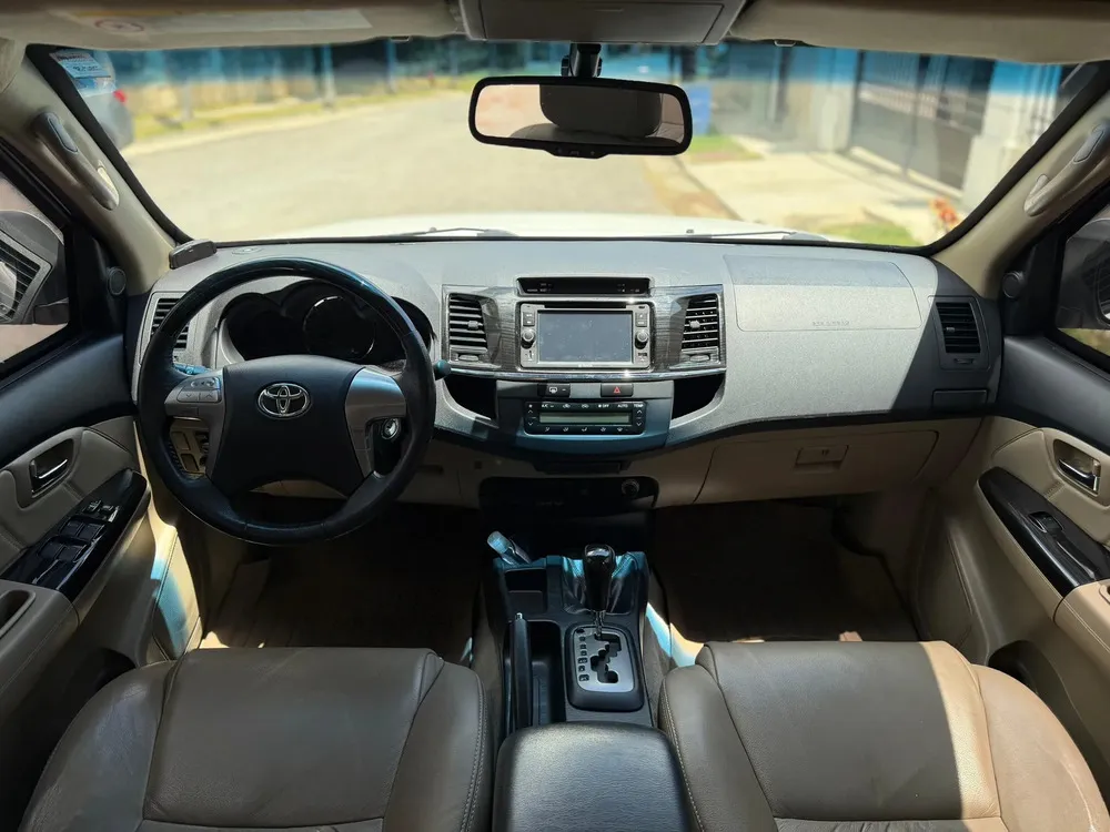 Vista 14 del vehículo: Toyota Fortuner