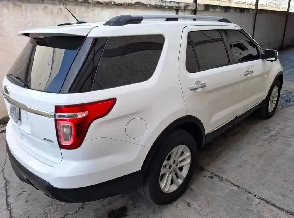 Vista 3 del vehículo: Ford Explorer