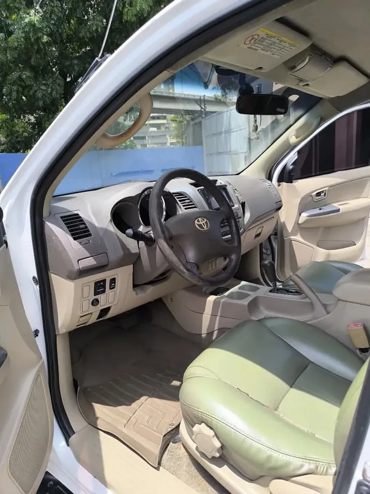 Vista 13 del vehículo: Toyota Fortuner