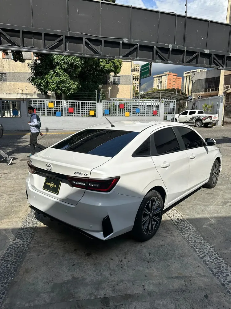 Vista 8 del vehículo: Toyota Yaris