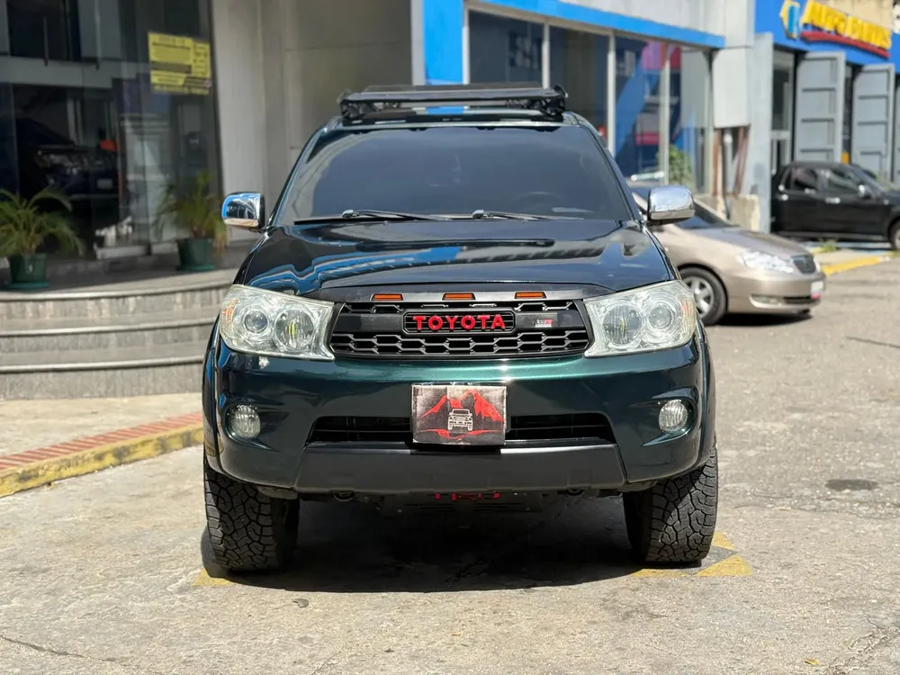 Vista 2 del vehículo: Toyota Fortuner