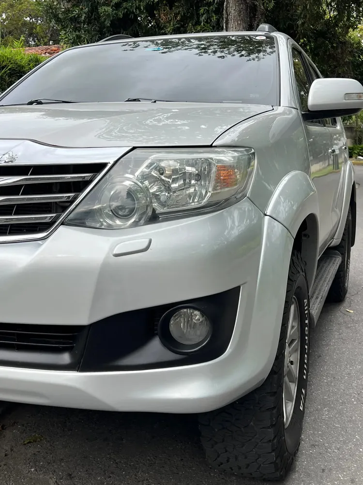 Vista 8 del vehículo: Toyota Fortuner