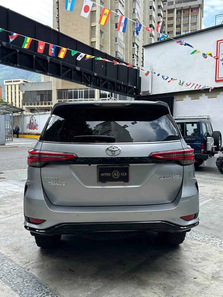 Vista 14 del vehículo: Toyota Fortuner