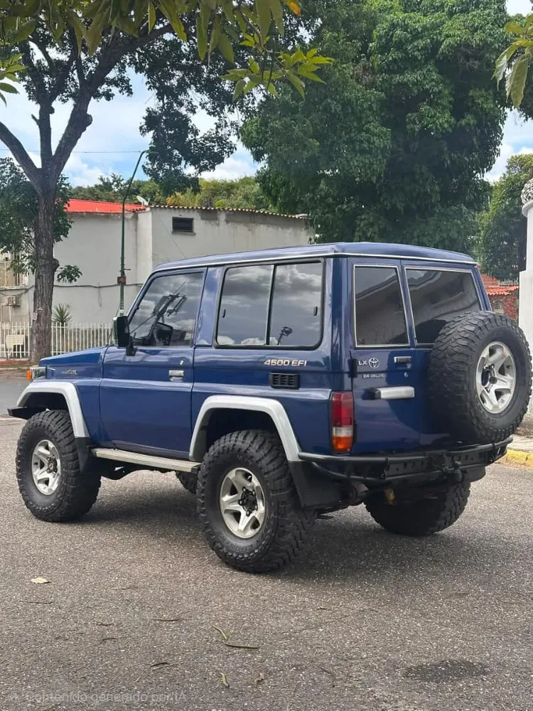 Vista 4 del vehículo: Toyota Hilux