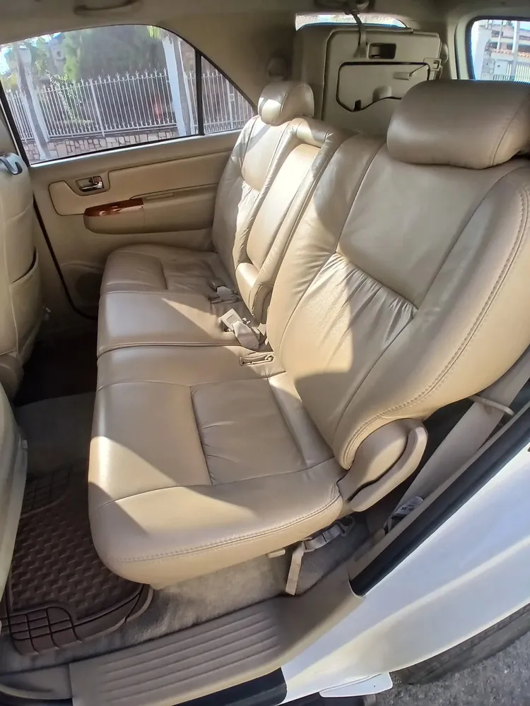 Vista 10 del vehículo: Toyota Fortuner