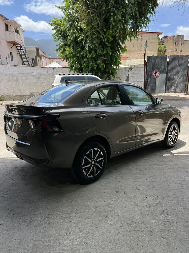 Vista 3 del vehículo: Suzuki Dzire