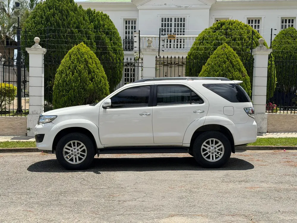 Vista 6 del vehículo: Toyota Fortuner