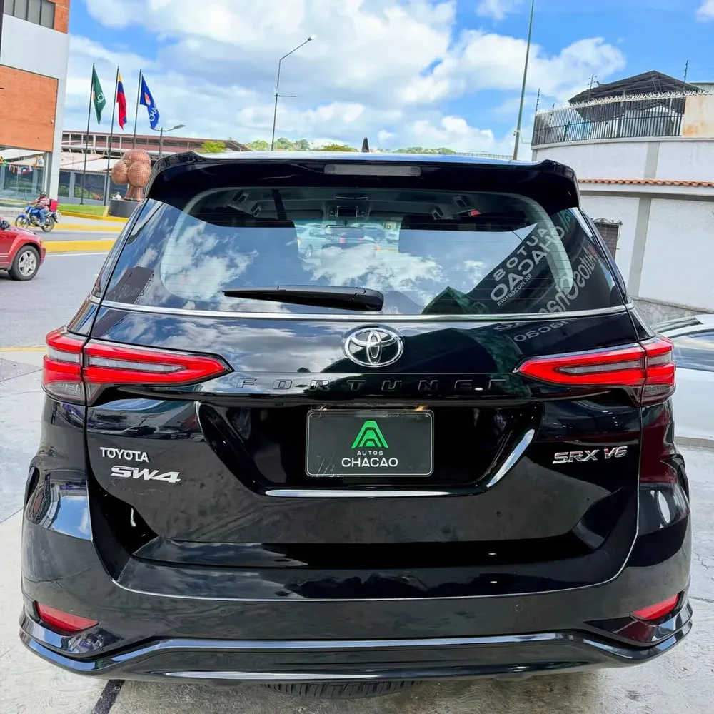 Vista 9 del vehículo: Toyota Fortuner