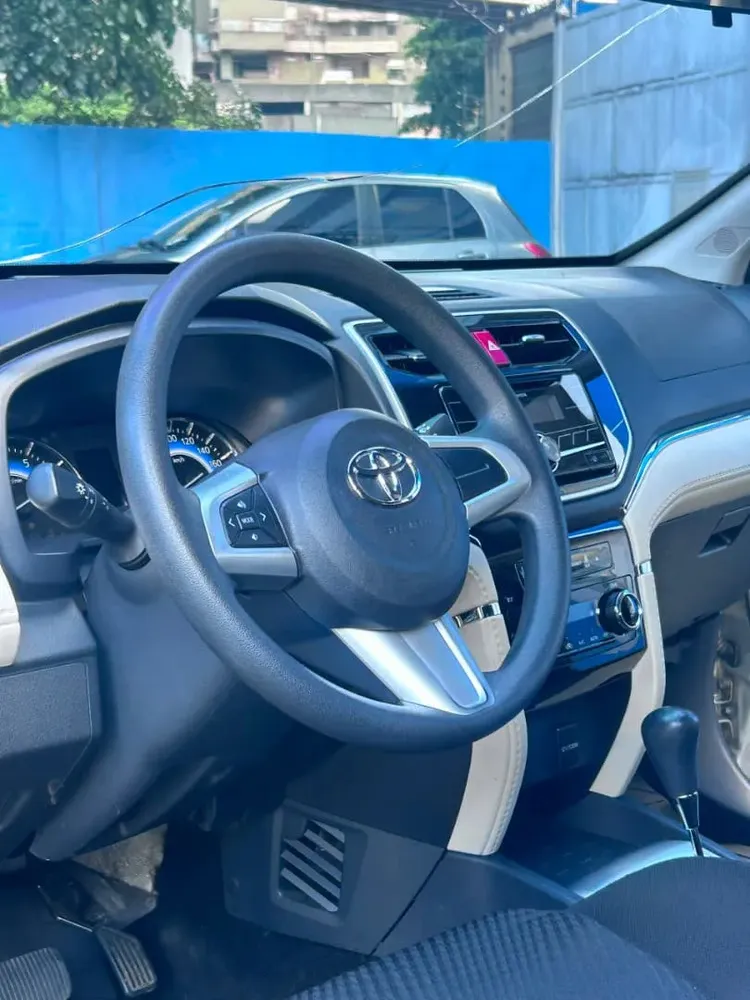 Vista 13 del vehículo: Toyota Rush