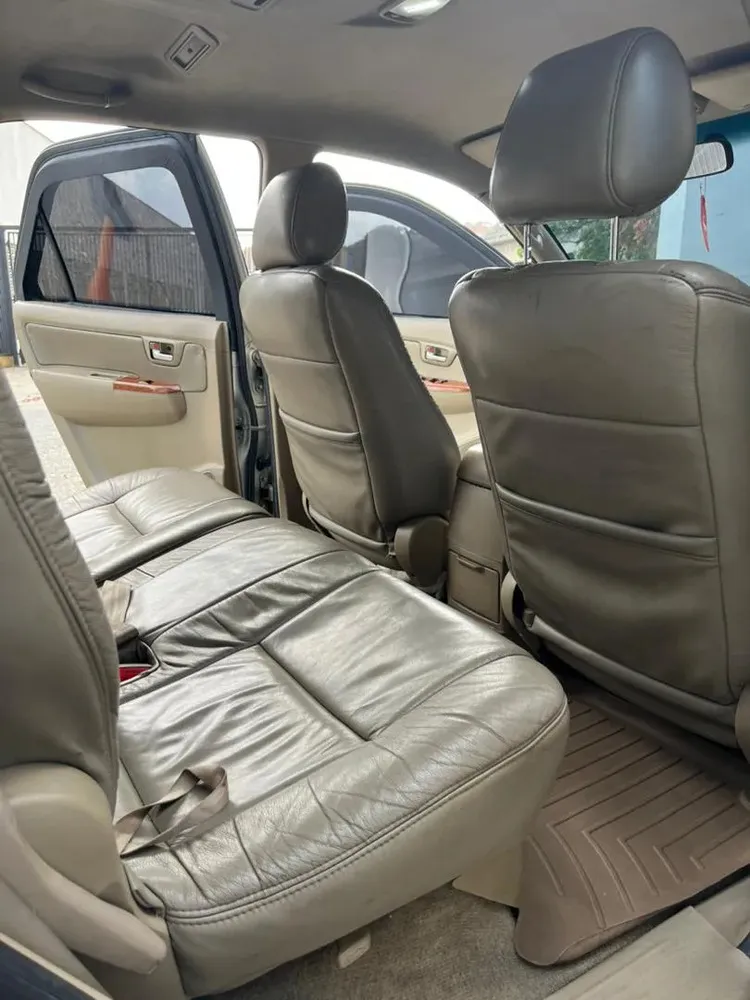 Vista 5 del vehículo: Toyota Fortuner
