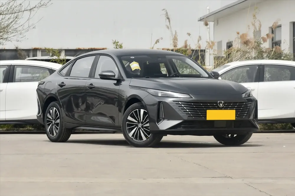Vista 3 del vehículo: Changan Eado Plus