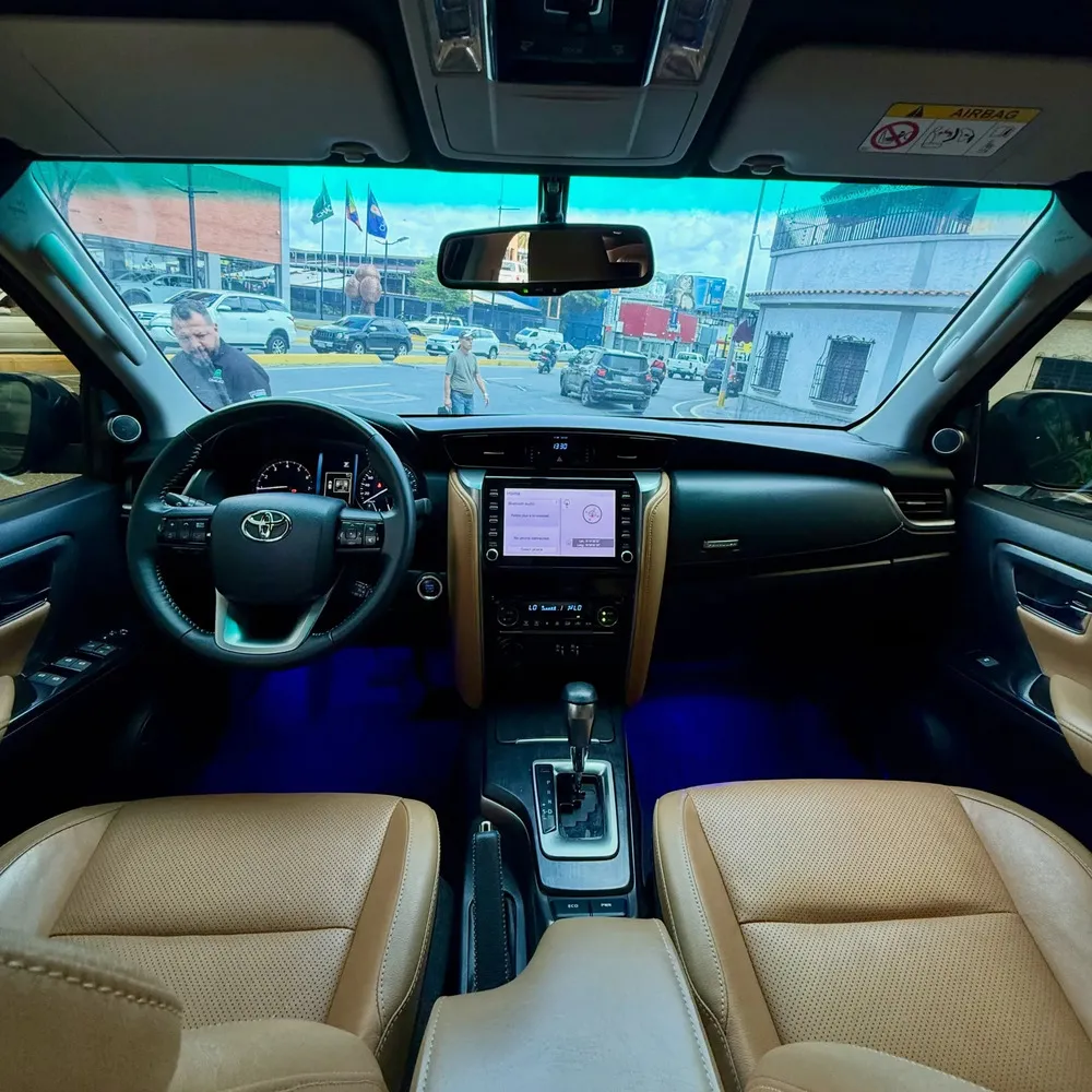 Vista 6 del vehículo: Toyota Fortuner