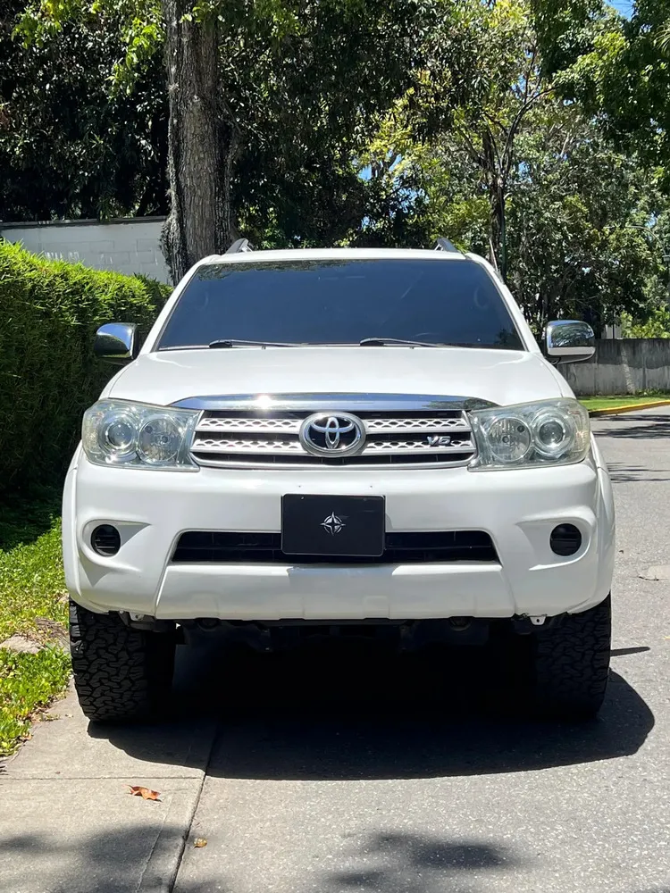 Vista 4 del vehículo: Toyota Fortuner