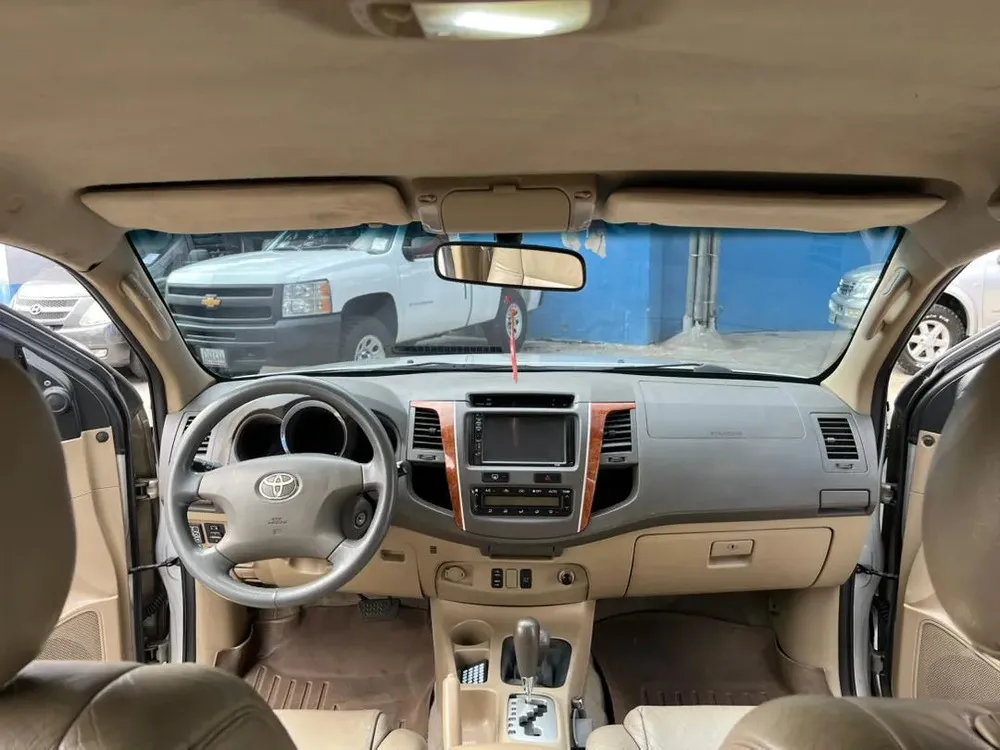 Vista 9 del vehículo: Toyota Fortuner