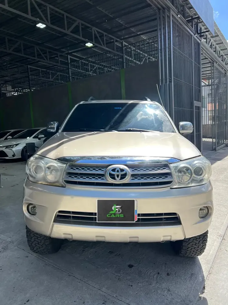 Vista 9 del vehículo: Toyota Fortuner