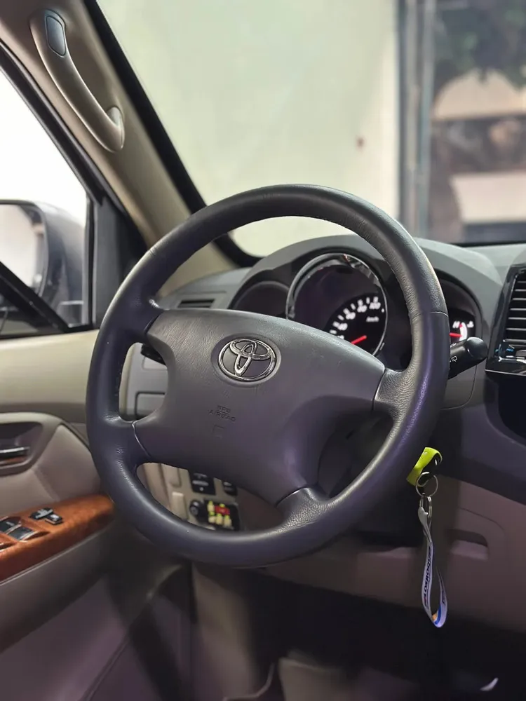 Vista 10 del vehículo: Toyota Fortuner