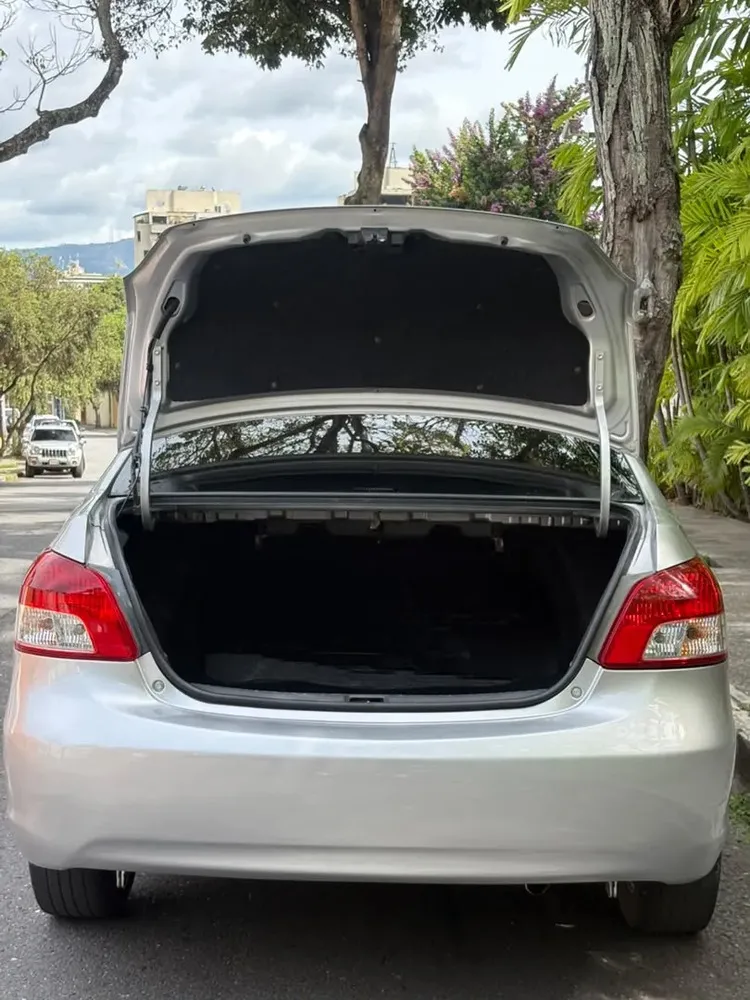 Vista 14 del vehículo: Toyota Yaris
