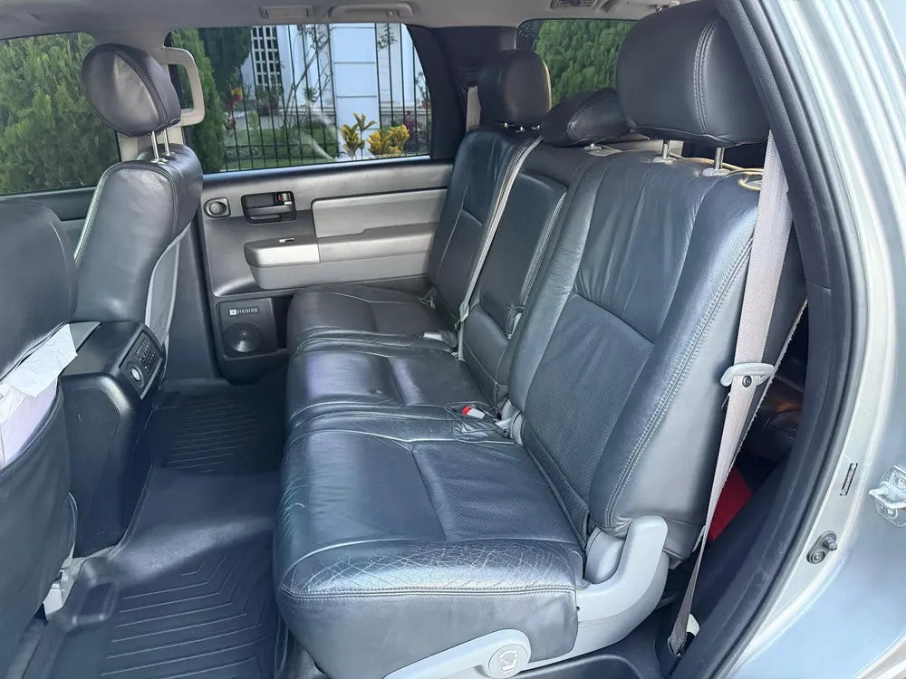 Vista 9 del vehículo: Toyota Sequoia