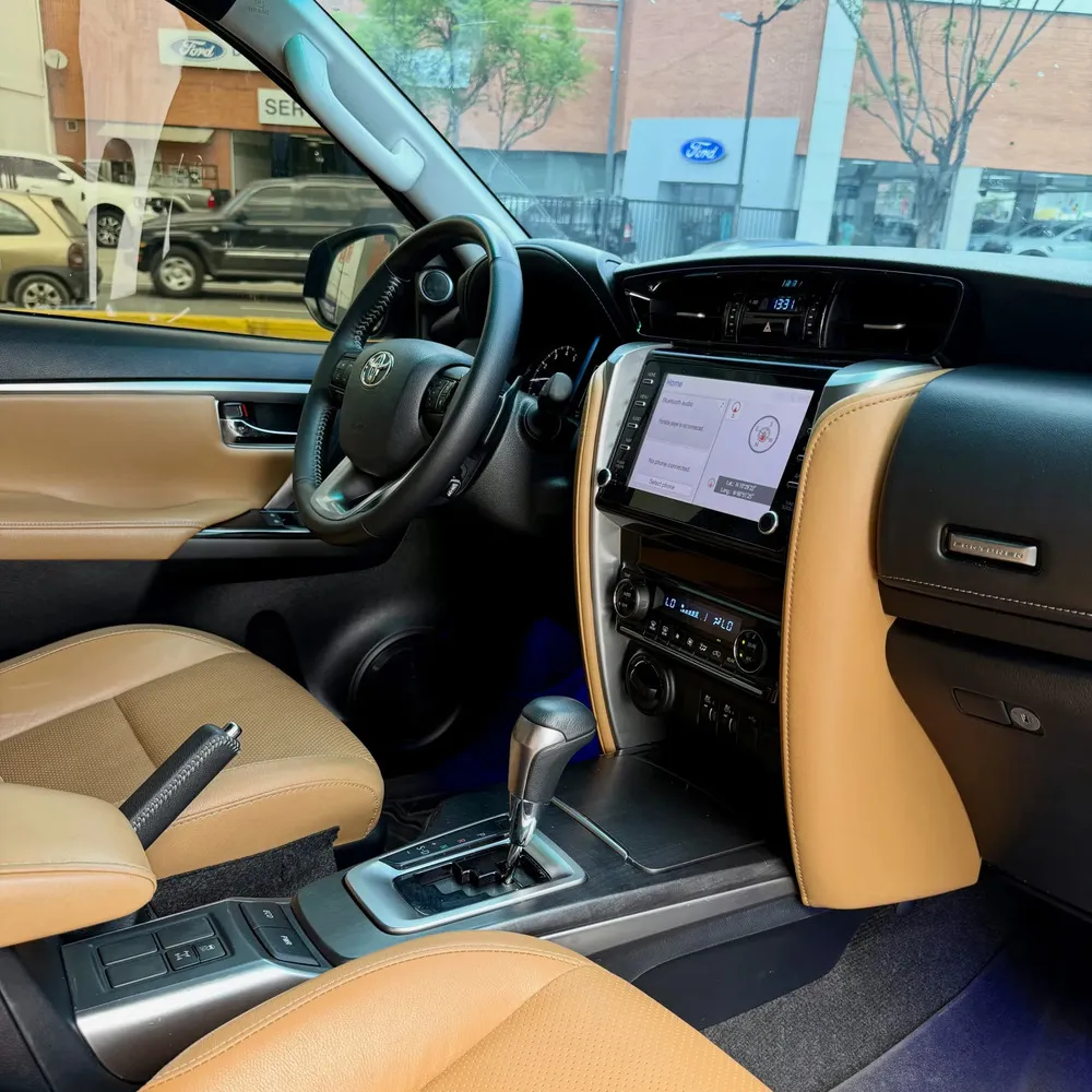 Vista 7 del vehículo: Toyota Fortuner
