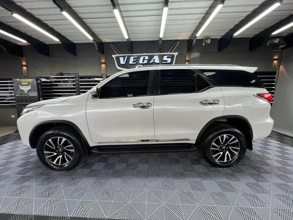 Vista 2 del vehículo: Toyota Fortuner